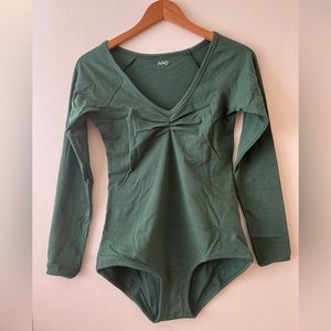 ARQ Paloma Long-Sleeved Leo in Fern Green (L) — NWT
